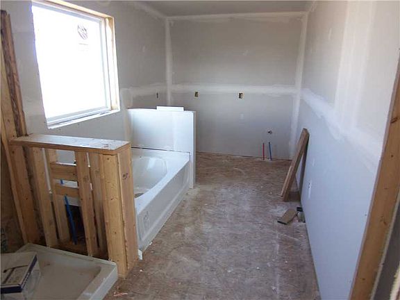 4th image of 7649 Oakwilde Dr #35