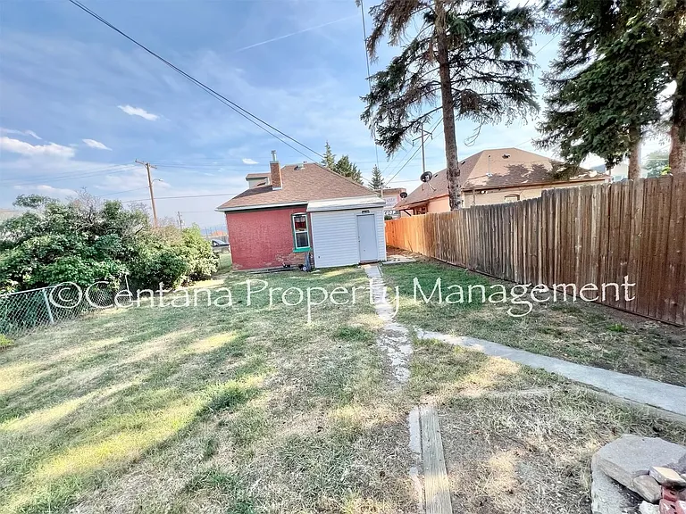 1305 E 2nd St — Photo 36