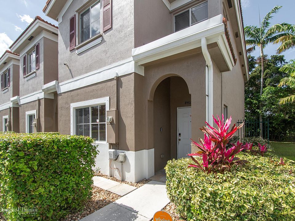 1st image of 4416 Woodland Cir