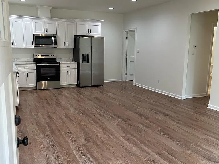 144 Whittington Dr — Photo 2