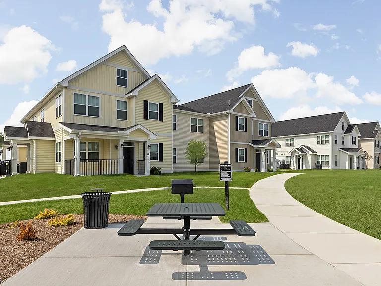 Hickory Cottages Apartment Homes — Photo 42