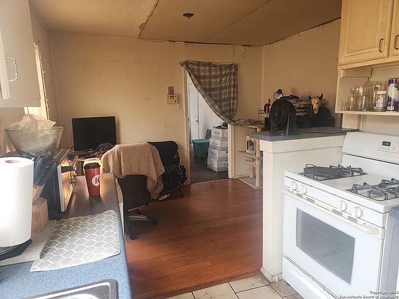 4th image of 1727 Escalon