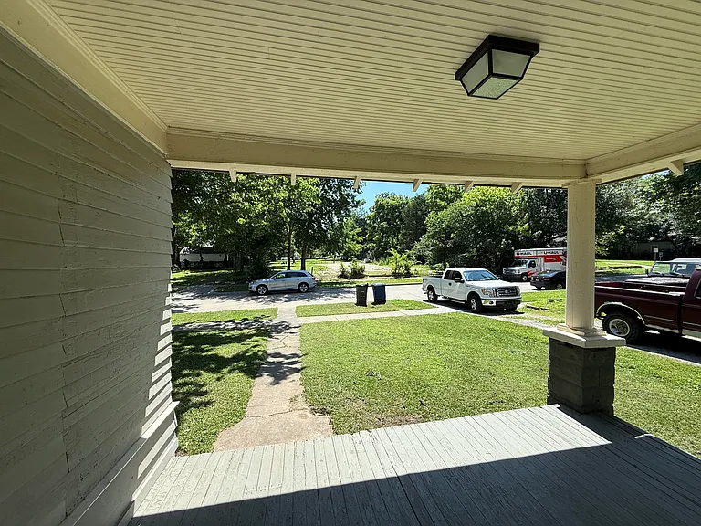706 S Saint Louis Ave — Photo 10