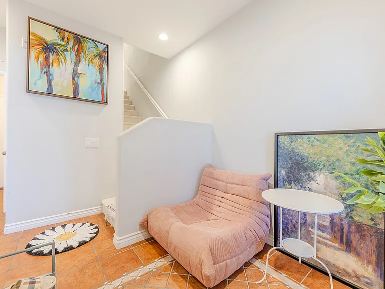 628 E Walnut St — Photo 18