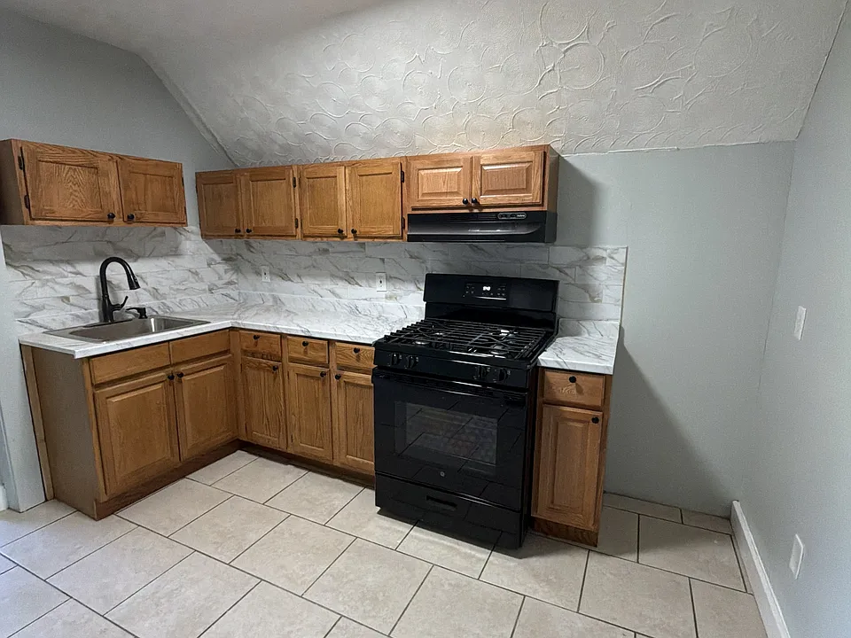 599 Elm St #3B