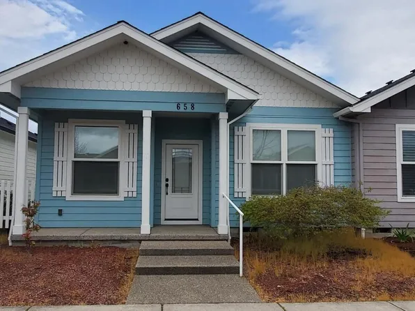 658 Golden Peak Dr, Central Pt, OR 97502