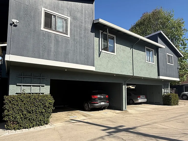 Los Arboles Apartments — Photo 13