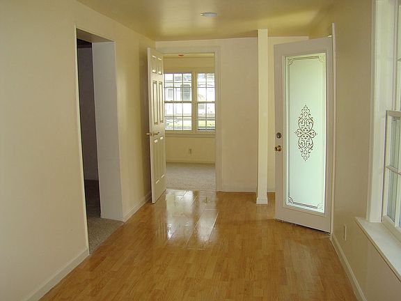 3rd image of 303 W Lakeshore Dr