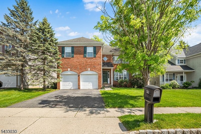 1st image of 48 Saxton Dr