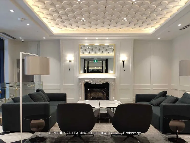 955 Bay St #913 — Photo 31
