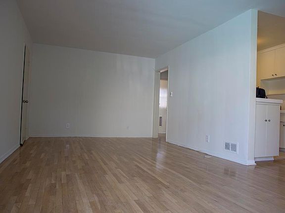 4th image of 1263 N Hayworth Ave #8
