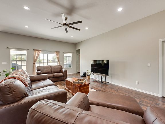 5th image of 139 Quail Ln