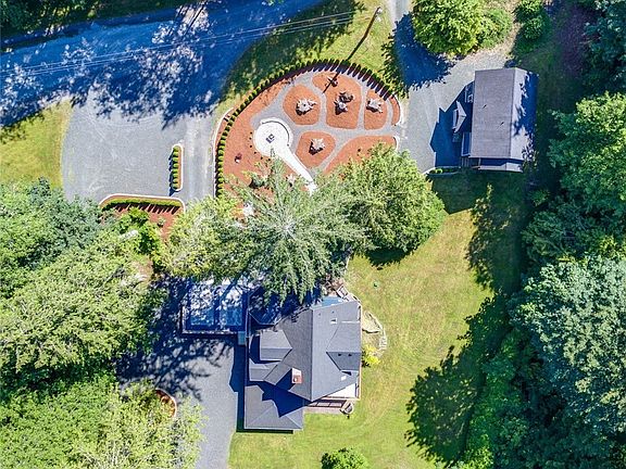 4th image of 19290 Silver Creek Dr