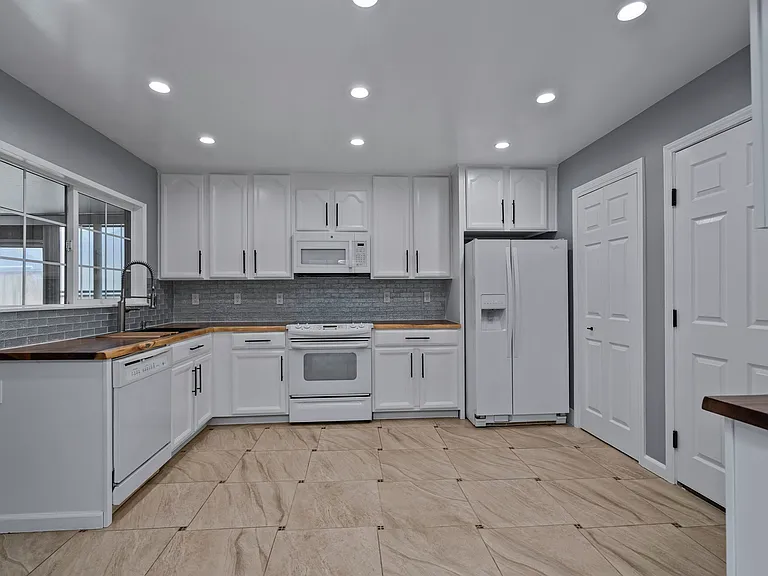 3438 Fife Way — Photo 19