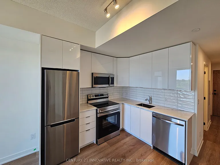 33 Erie Ave #807 — Photo 10