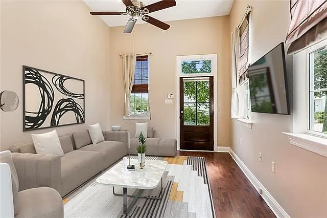 402 Polk St — Photo 4