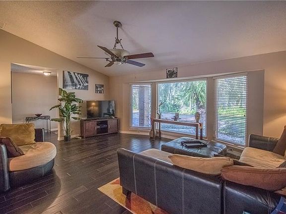5th image of 124 Trafalgar Pl