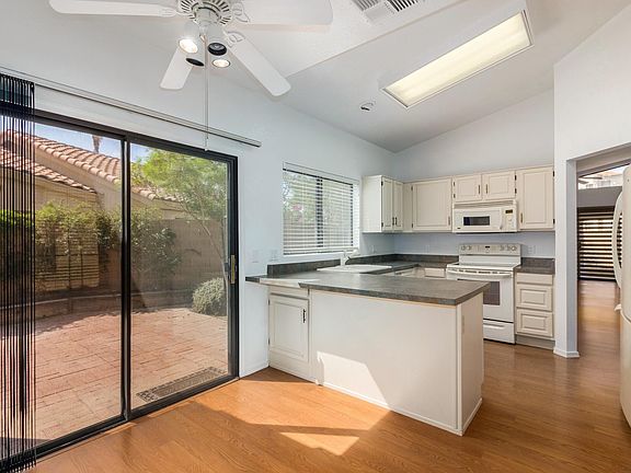 4th image of 9436 W Kerry Ln