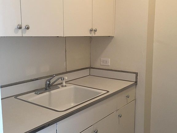 4th image of 210 Locust St #4EW