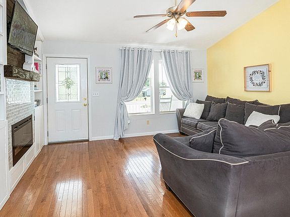 5th image of 2520 S Banta Ave