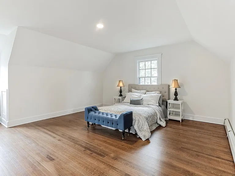 60 Maple Ave — Photo 17