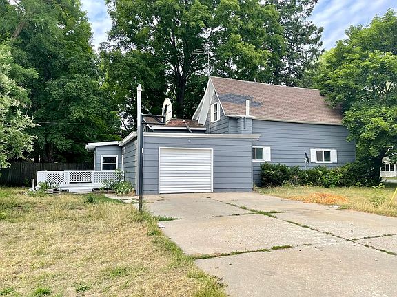 2nd image of 122 S Sherman St