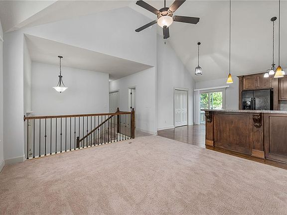 5th image of 103 SW Hanging Garden St