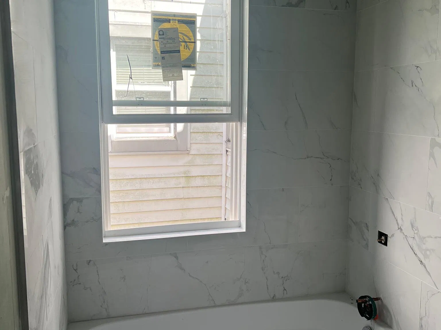 3 bed, 976 sqft, $2,100 — Photo 2