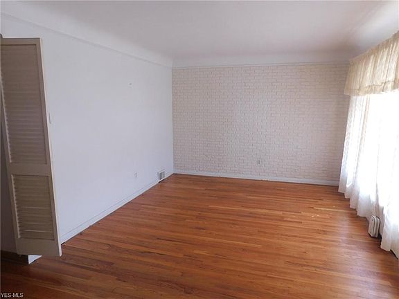 3rd image of 2518 Center Dr