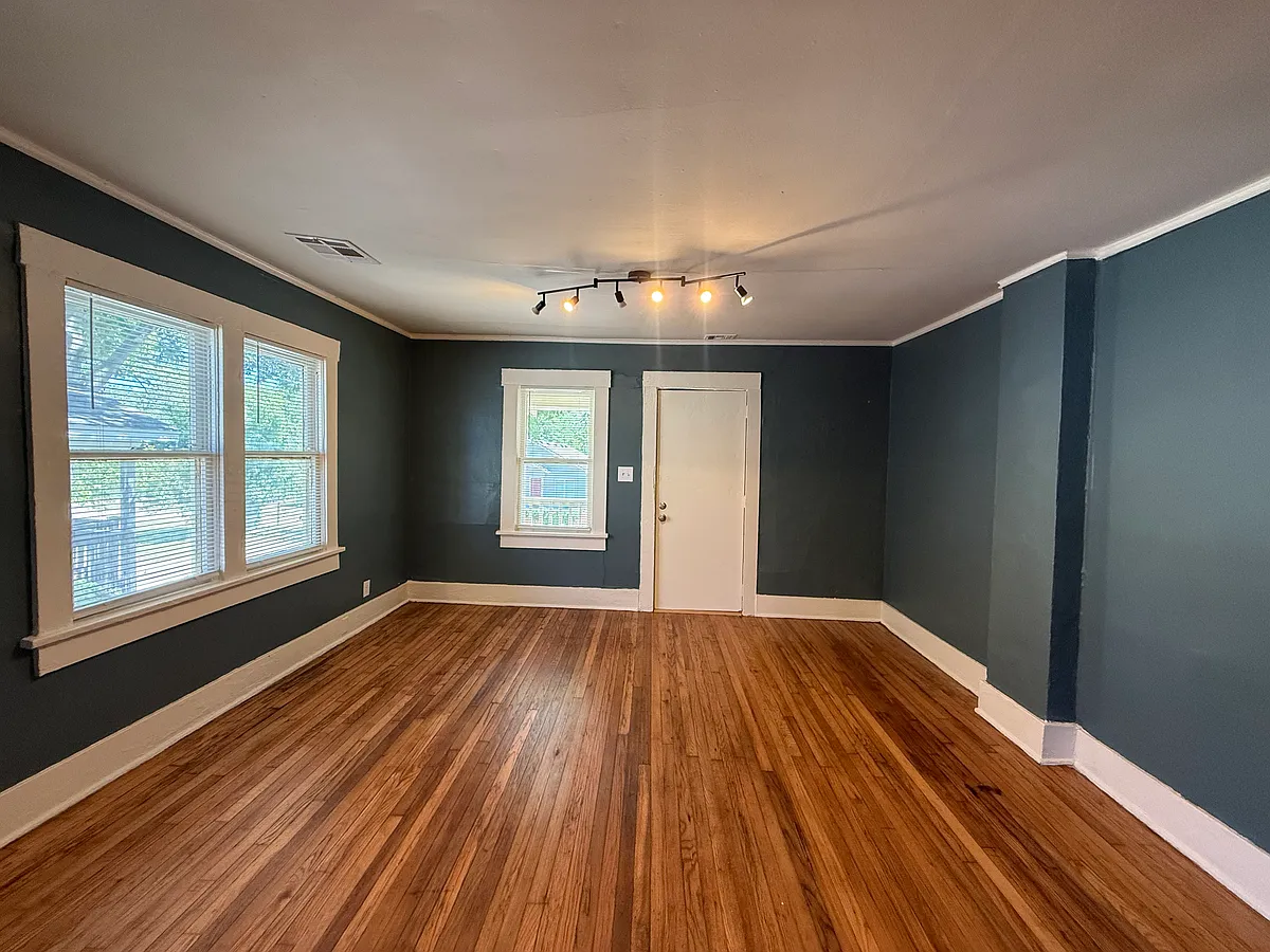 Building Photo - 1405 W Admiral Blvd