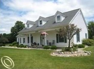 20559 Meridian Rd, Grosse Ile, MI 48138