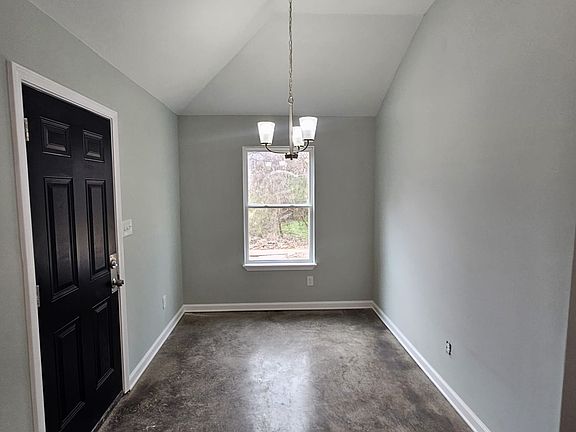 5th image of 473 Lillian Dr