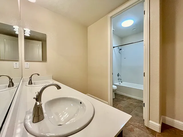 381 Havasu Ct — Photo 23