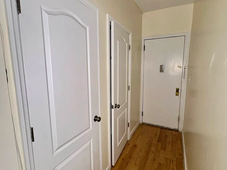 20 Crooke Ave #2F — Photo 11