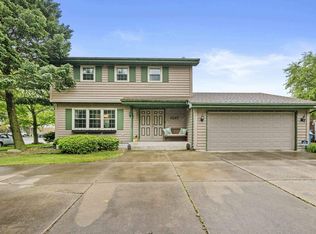 1017 Hanover Ln, Dyer, IN 46311