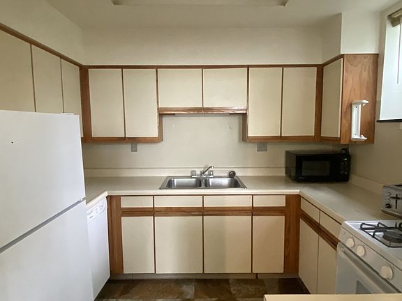 5th image of 204 Miller St #17898133
