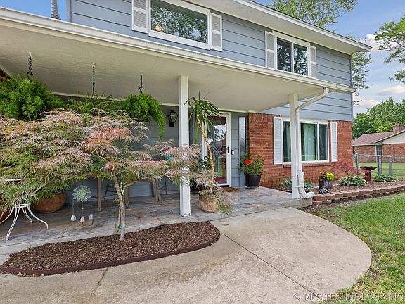 3rd image of 14932 Smith Cir