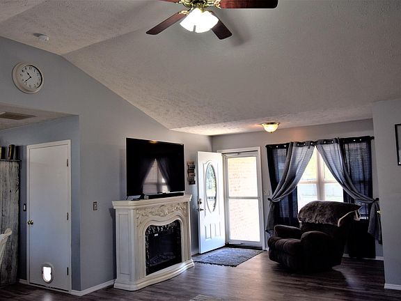 4th image of 407 Cedar Ln
