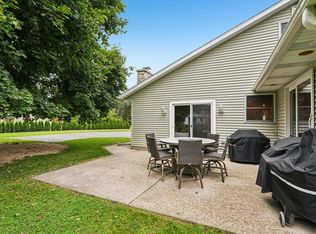 W284N6760 Parker Pl, Hartland, WI 53029