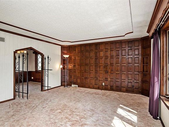 3rd image of 828 Sheidley Ave