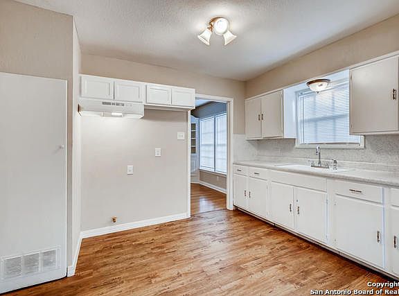 4th image of 1431 Steves Ave