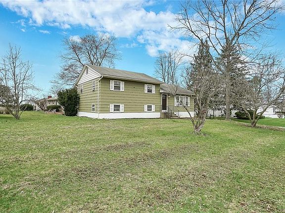 3rd image of 104 Monarch Dr