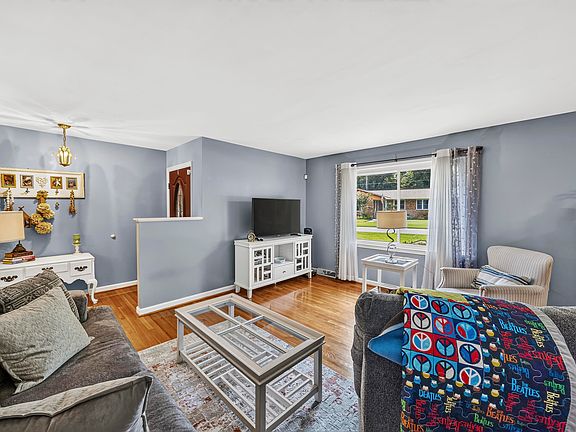 5th image of 407 Rose Ln
