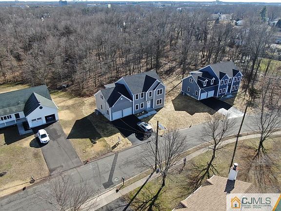 3rd image of 293 Cedar Ave