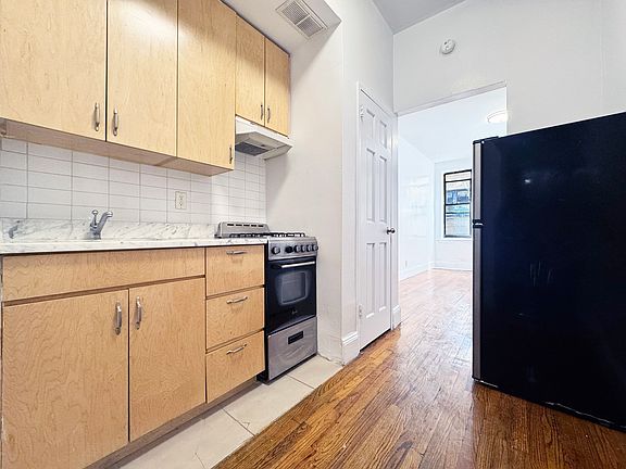 4th image of 308 W 105th St #3CD