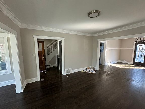 4th image of 908 Clinton Ave