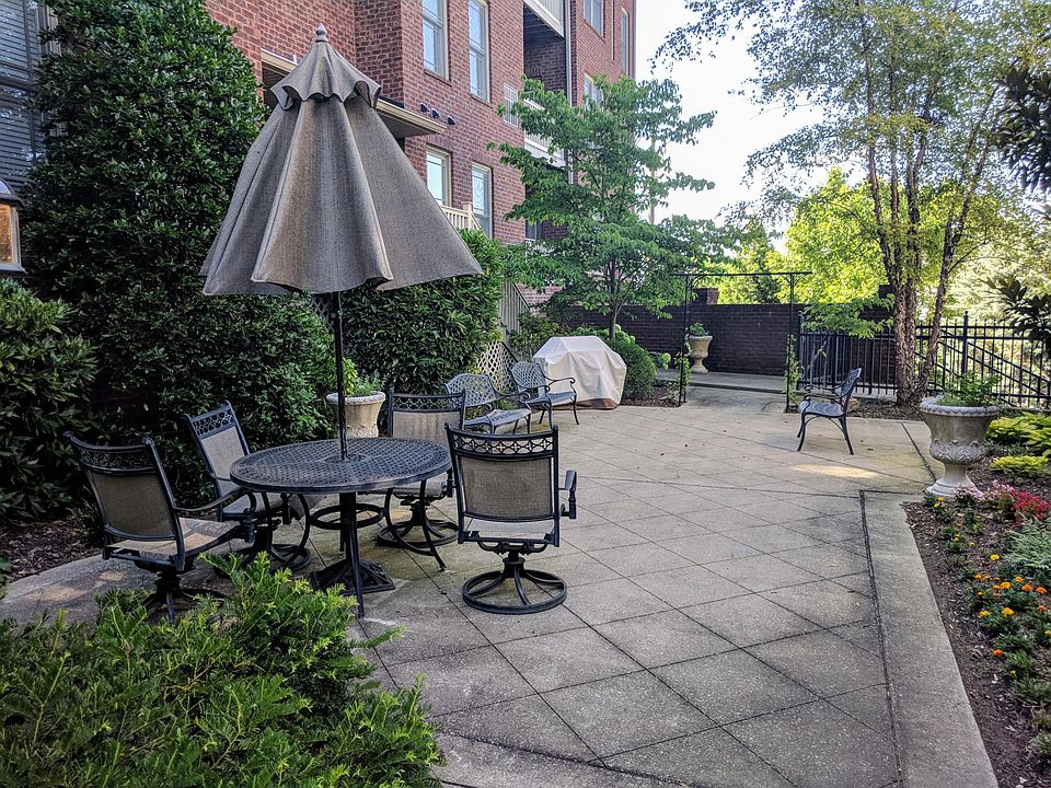 Private Courtyard for residents and guests w/ Propane Grill