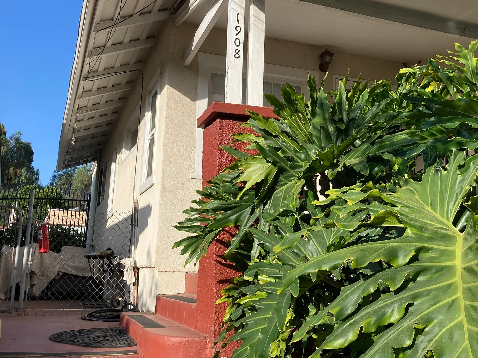 3 bed, 800 sqft, $2,900 — Photo 1