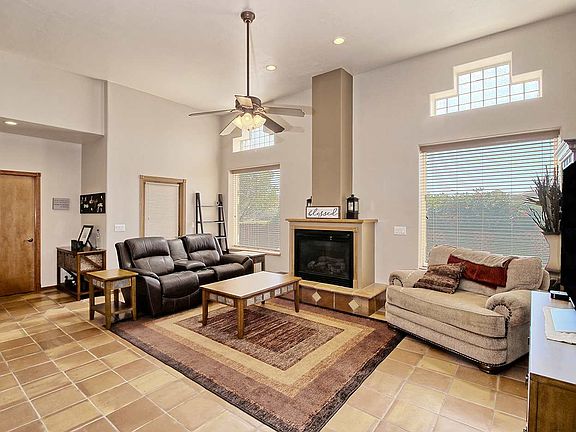 4th image of 323 Dakota Cir