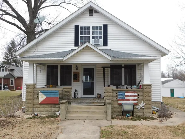 637 E Adams St, Nashville, IL 62263